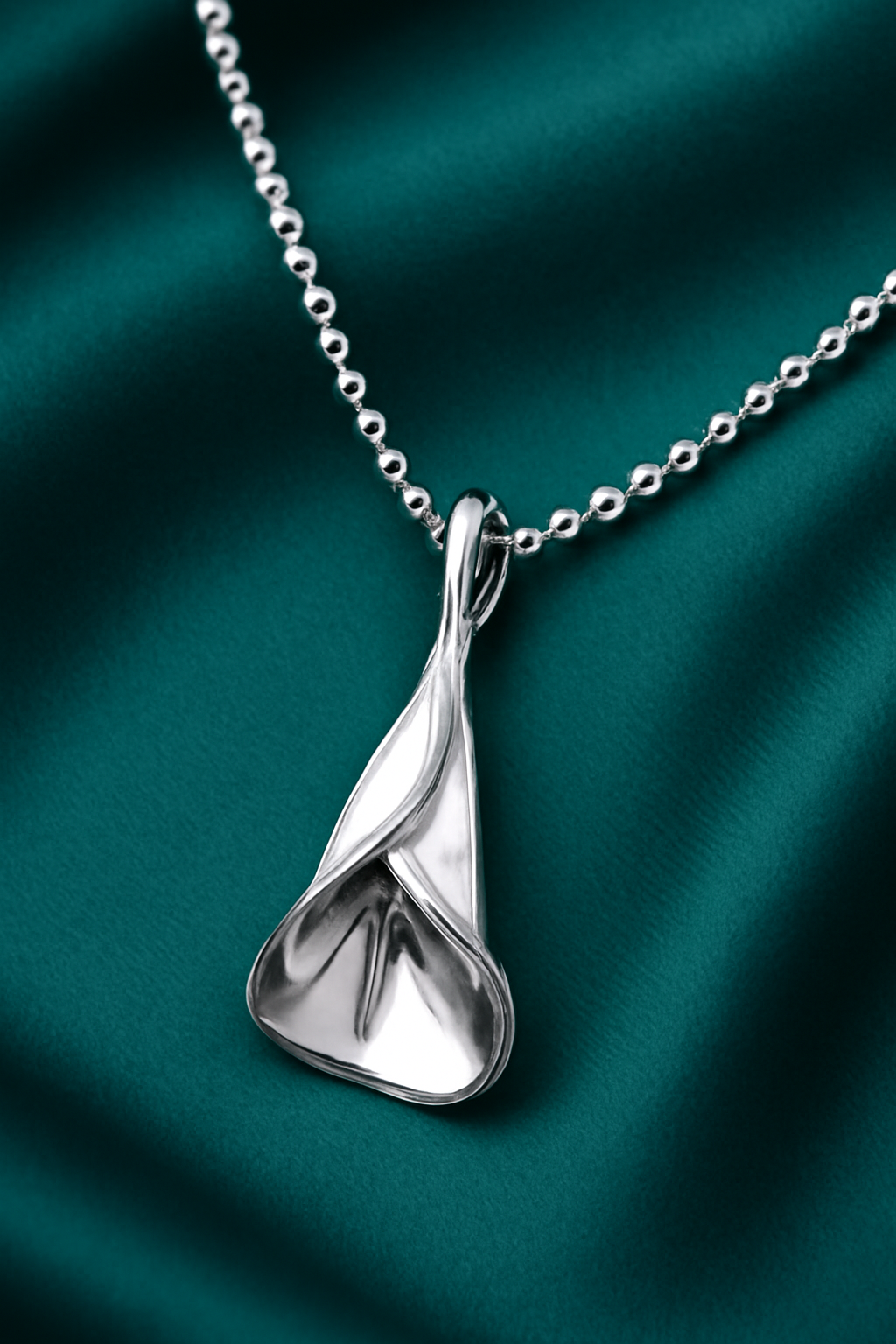 Calla Lily Sterling Silver Pendant – Floral Elegance