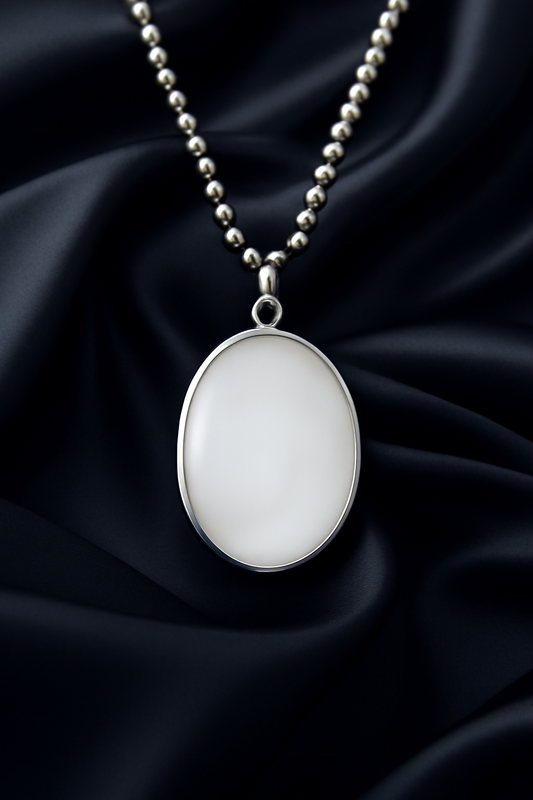 Oval Mother of Pearl 925 Silver Pendant – Timeless Elegance